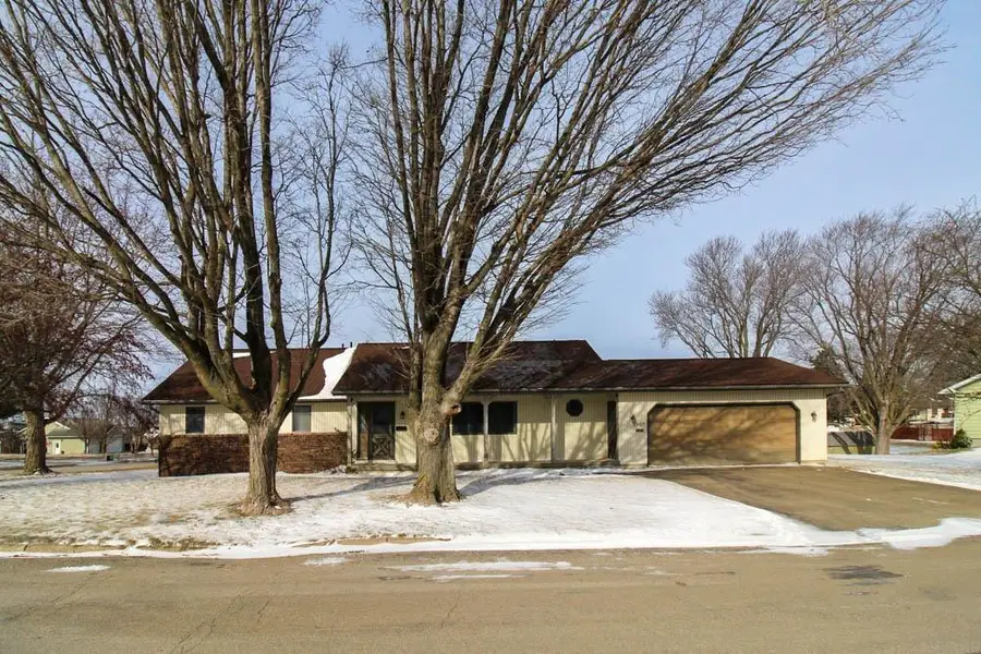 1107 12th Street, Grundy Center, IA 50638 - #2