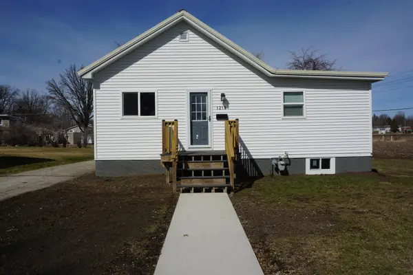 1215 3rd Avenue, Ackley, IA 50601