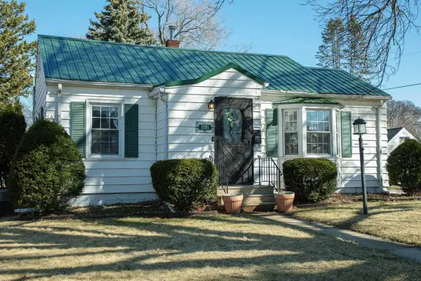 1181 E Mitchell, Waterloo, IA 50702