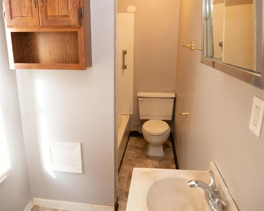 332 Newell Street, Waterloo, IA 50703 - #2