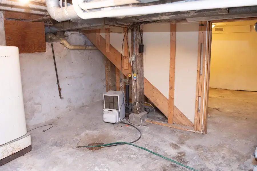 332 Newell Street, Waterloo, IA 50703 - #3