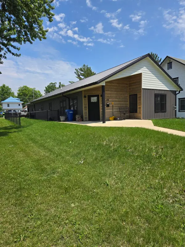 218 5th Ave E, Cresco, IA 52136