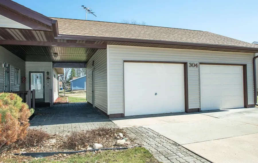 304 NW 24th Street #APT W, Waverly, IA 50677 - #3