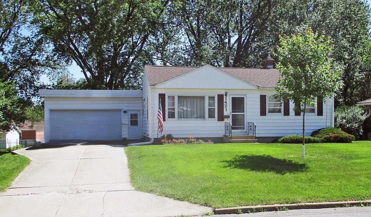 1421 Madison Street, Cedar Falls, IA 50613 - #1