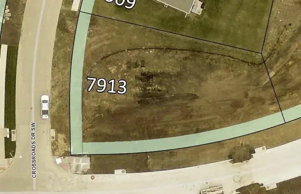 7913 SW Crossroads Drive, Cedar Rapids, IA 52404