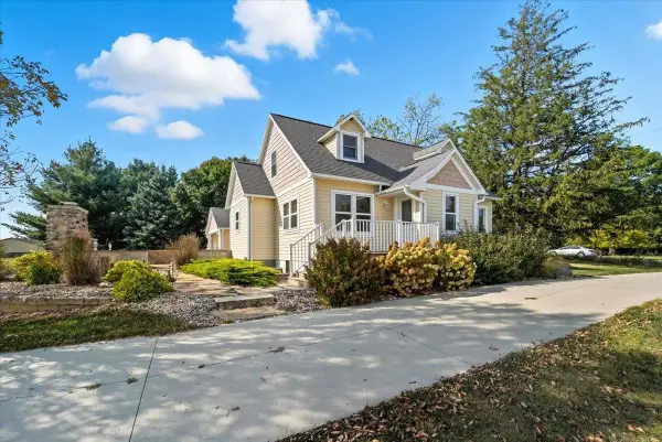 8311 Westbrook Road, Cedar Falls, IA 50613