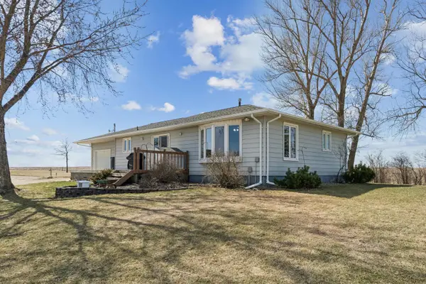 3290 230th Street, Winthrop, IA 50682