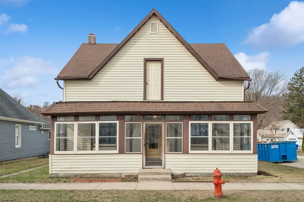 332 N 1st Street, Guttenberg, IA 52052 - #1