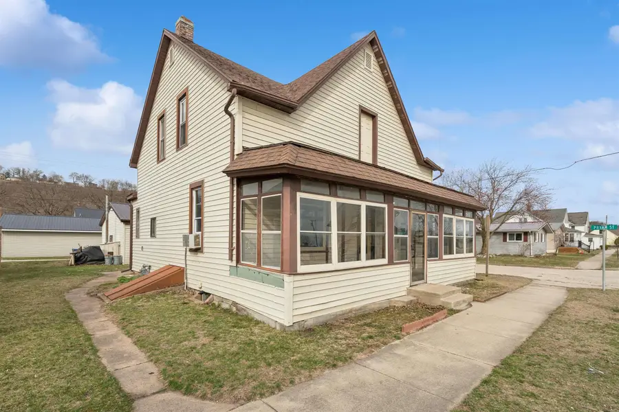 332 N 1st Street, Guttenberg, IA 52052 - #2
