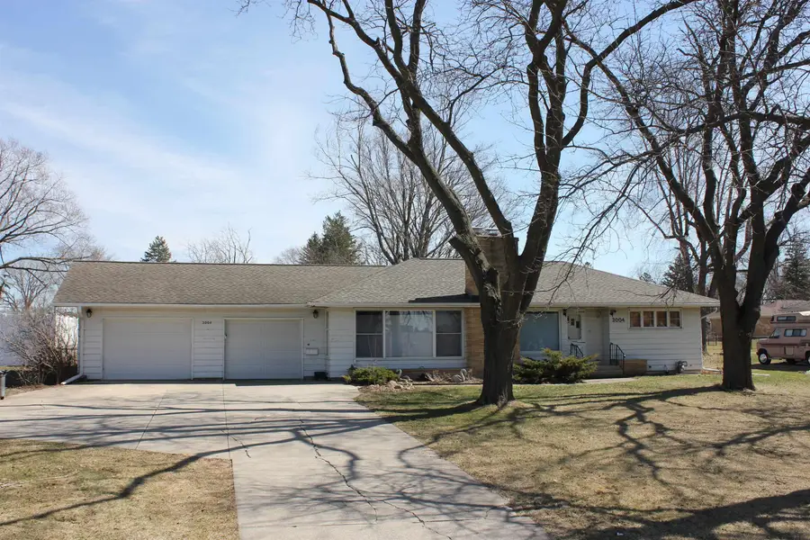 3004 Mcclain Drive, Cedar Falls, IA 50613 - #3