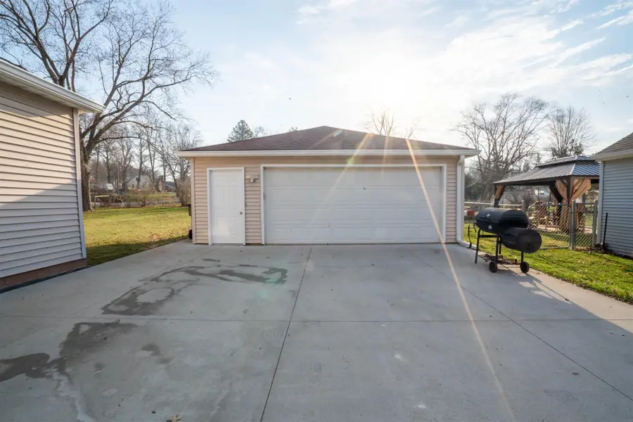 2804 Sunny Lane, Cedar Falls, IA 50613 - #2
