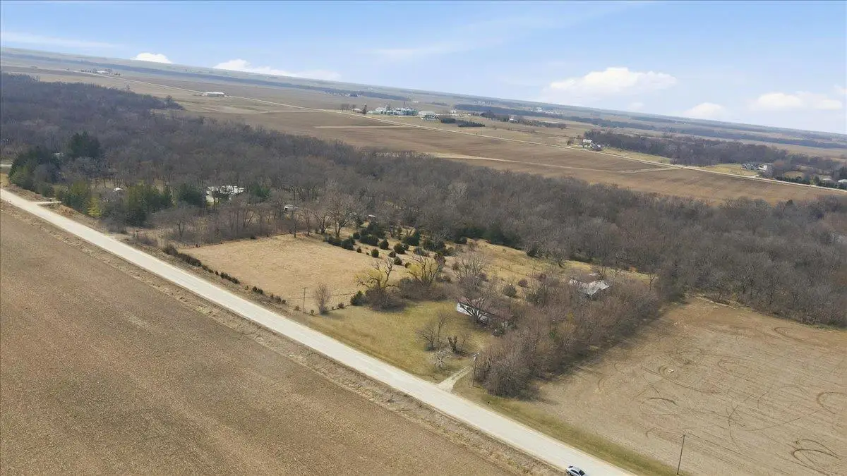 1077 Butler Avenue, Fairbank, IA 50629 - #1