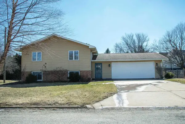 406 Monroe Street, Dysart, IA 52224
