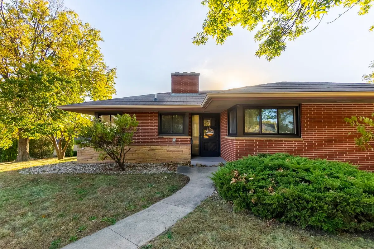 904 Columbia Drive, Cedar Falls, IA 50613 - #1