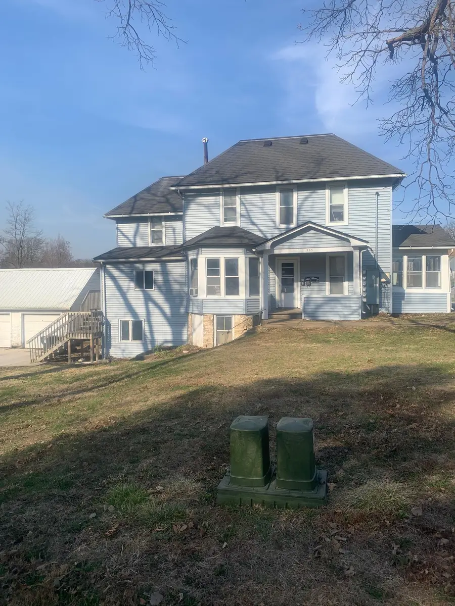 706 W 12th Street, Cedar Falls, IA 50613 - #2