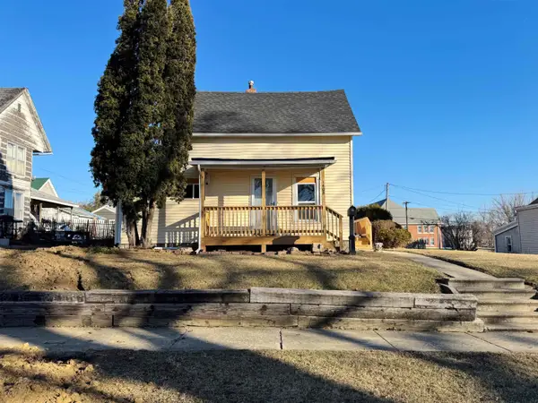 1405 7th Avenue, Belle Plain, IA 52208
