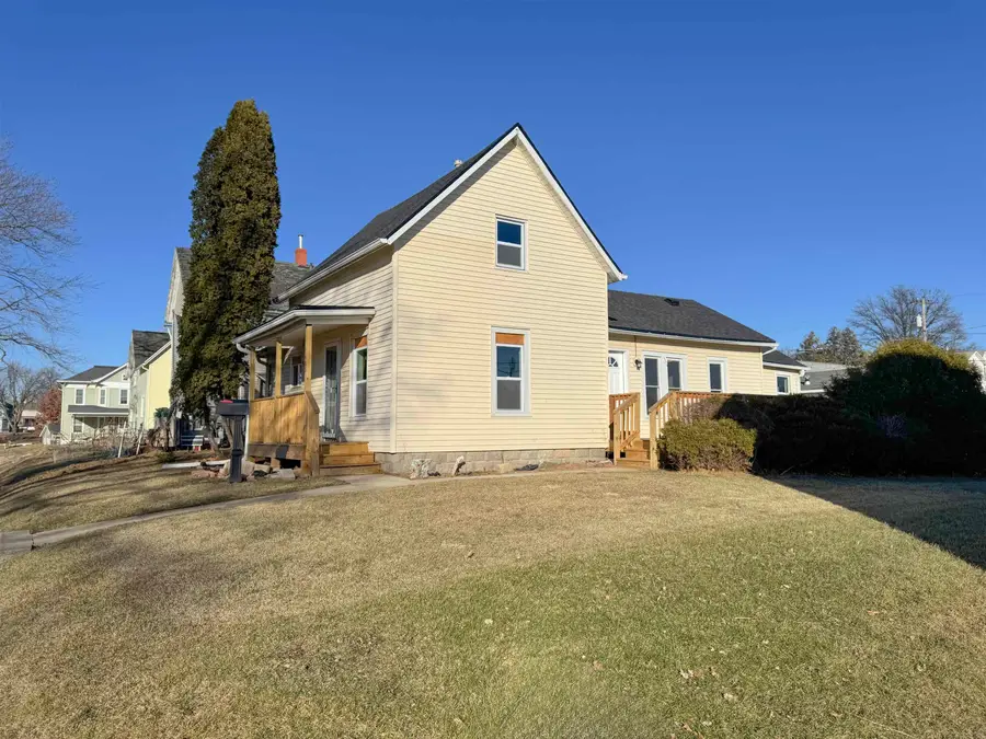 1405 7th Avenue, Belle Plaine, IA 52208 - #2