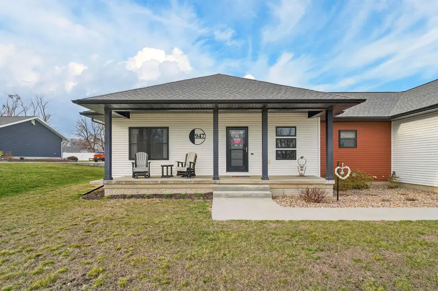 947 W Gilbert Drive, Evansdale, IA 50707 - #2