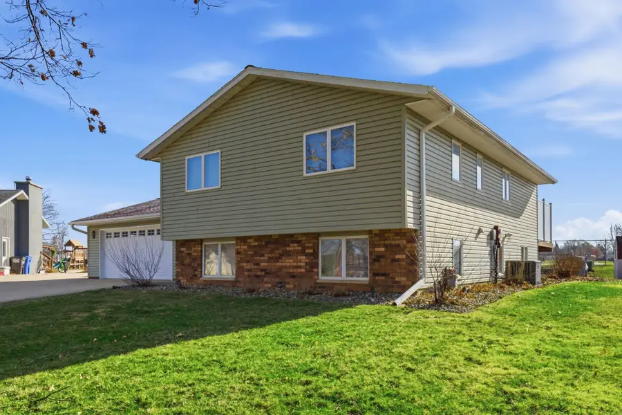 332 Fleur Drive, New Hampton, IA 50659 - #2