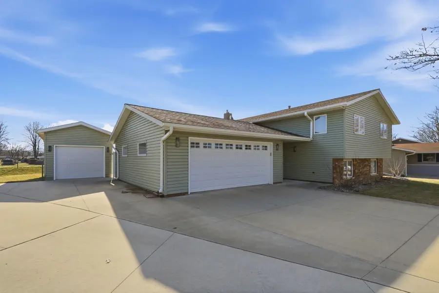 332 Fleur Drive, New Hampton, IA 50659 - #3