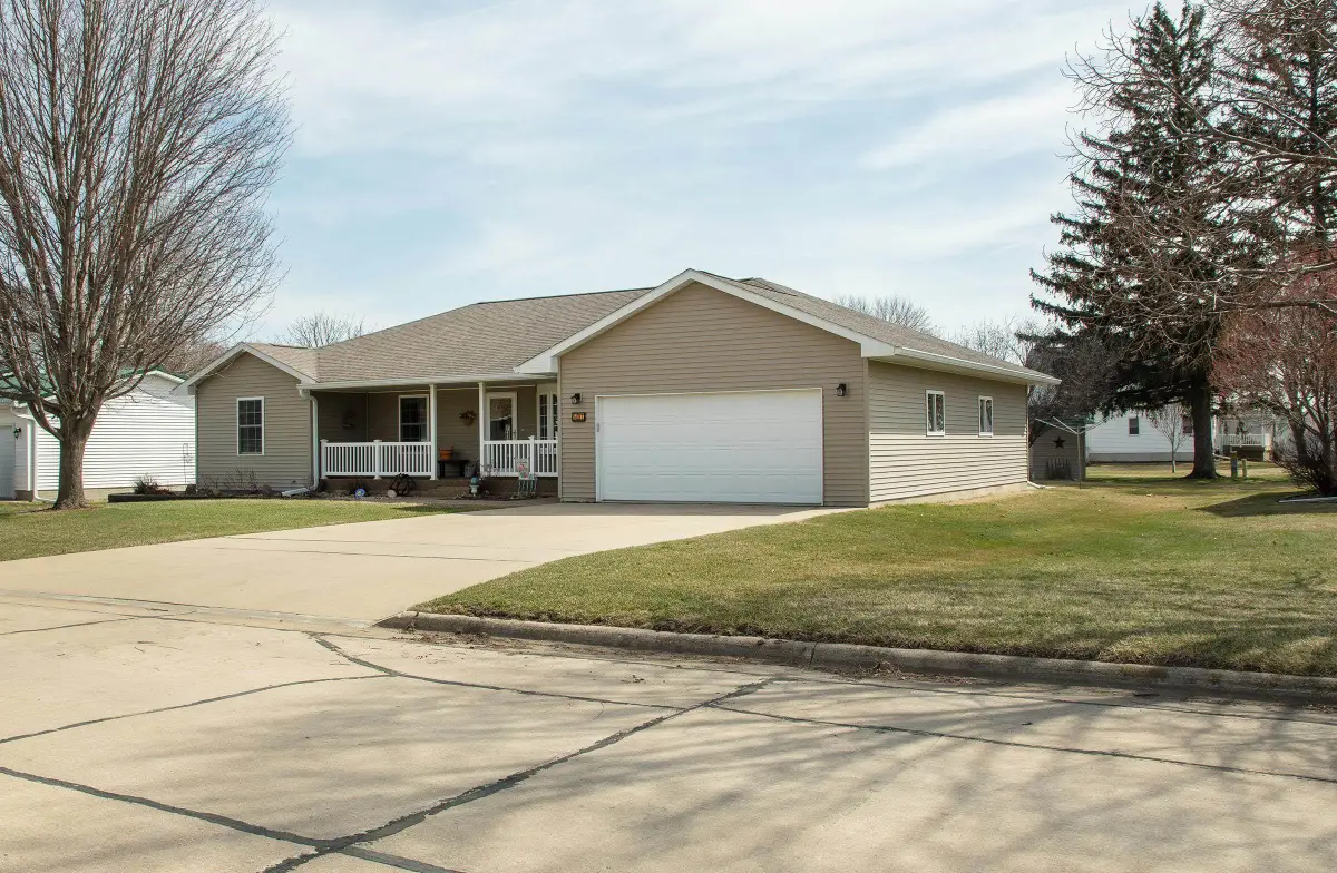 507 W 4th Street, Readlyn, IA 50668 - #1