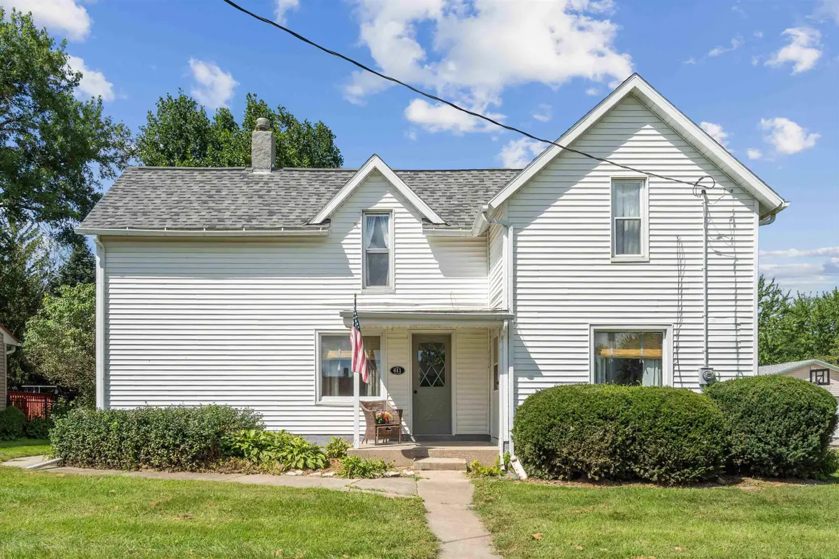 611 State Street, Dysart, IA 52224 - #1