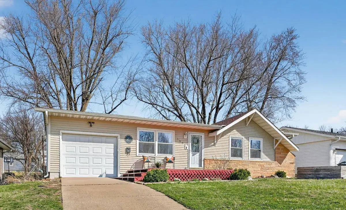 1204 Sunnyside Circle, Cedar Falls, IA 50613 - #1