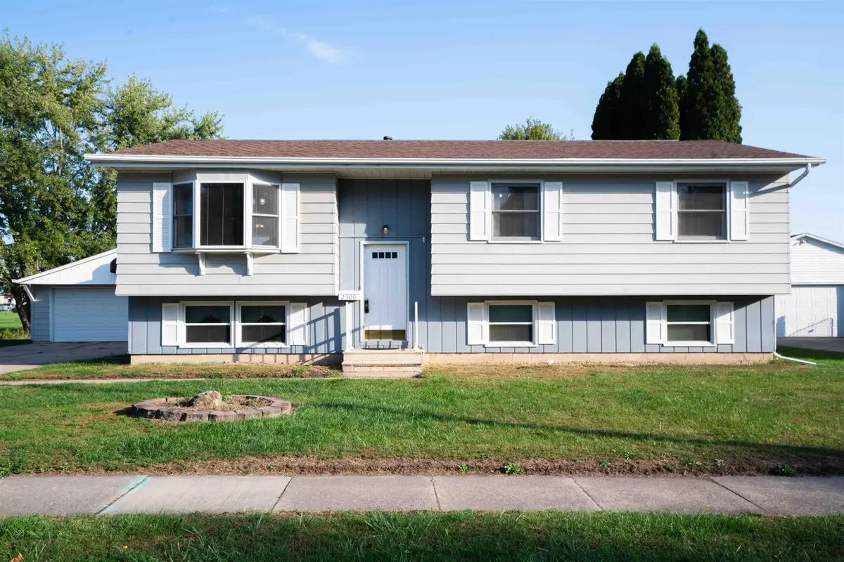 2300 NW 3rd Avenue, Waverly, IA 50677 - #1