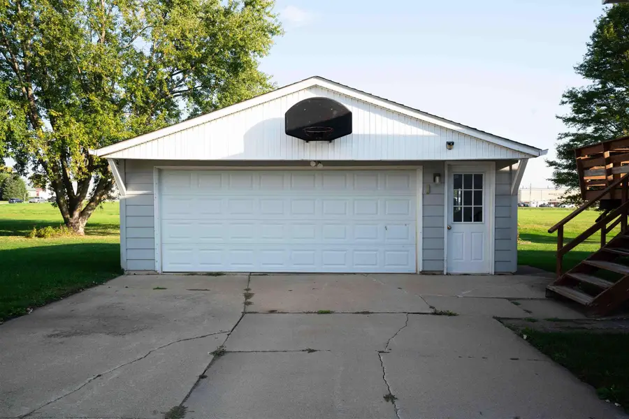 2300 NW 3rd Avenue, Waverly, IA 50677 - #3