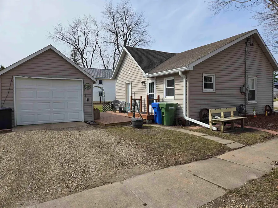 403 3rd St Se, Cresco, IA 52136 - #3