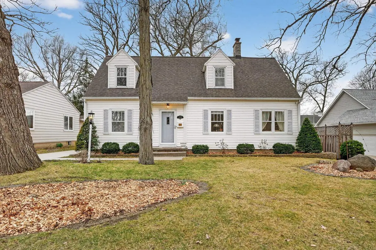 2203 Grand Boulevard, Cedar Falls, IA 50613 - #1