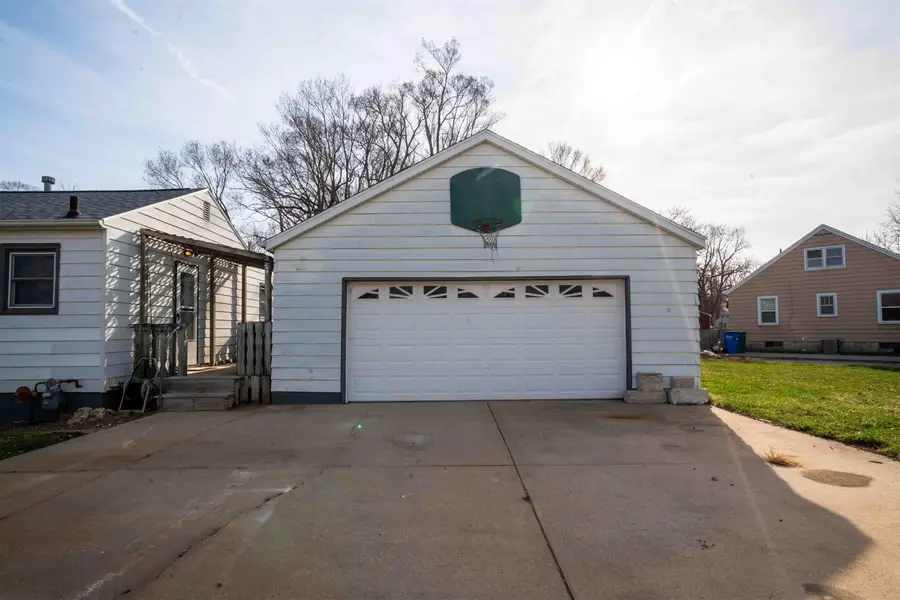 1129 S Evans Road, Evansdale, IA 50707 - #2