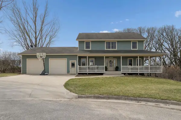 1005 Eileen Court, Decorah, IA 52101
