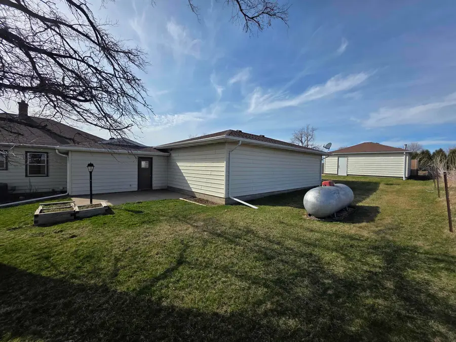 8124 Logan Avenue, Waterloo, IA 50703 - #3