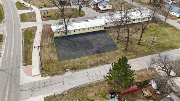 2020 Center Street, Cedar Falls, IA 50613