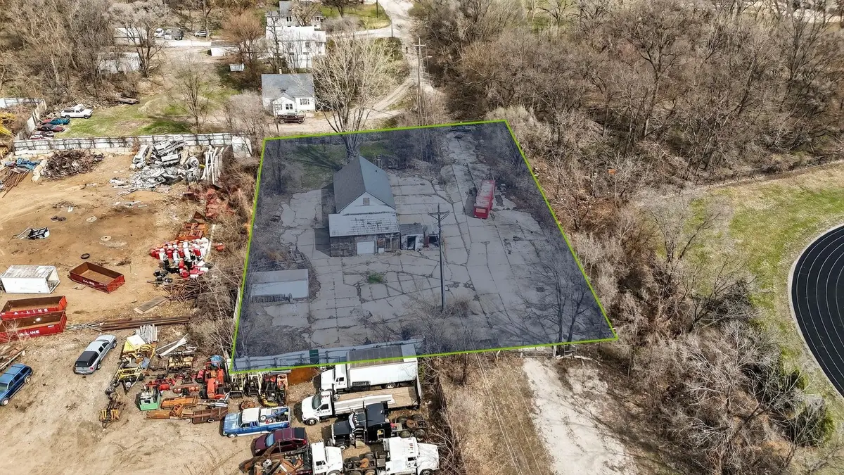 406 Litchfiled Avenue, Waterloo, IA 50703 - #1