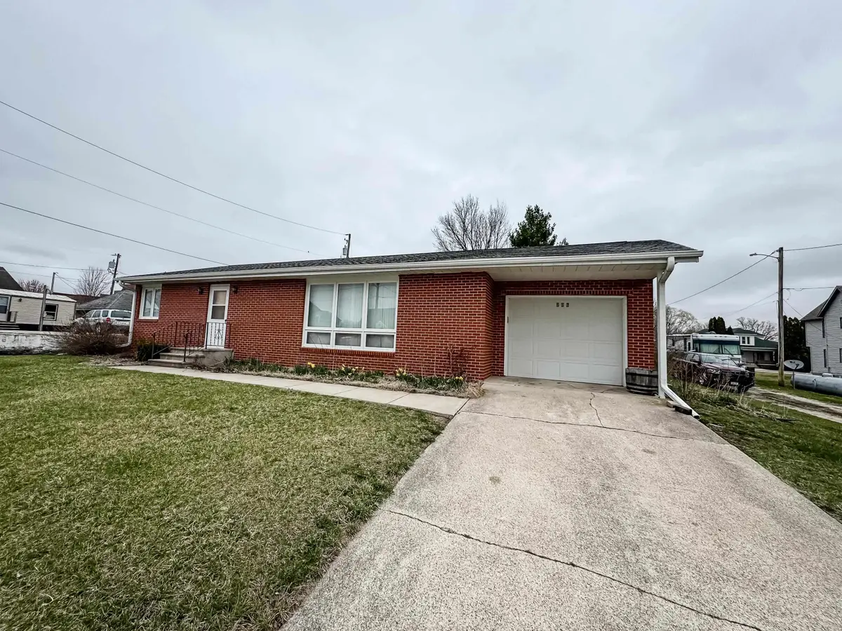 206 Main Street, Elgin, IA 52141 - #1