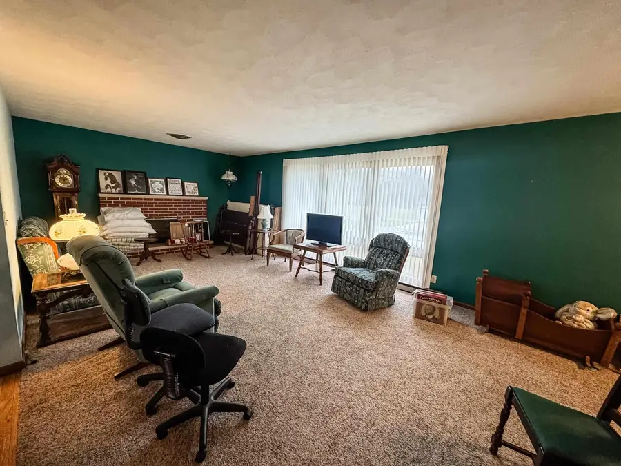 206 Main Street, Elgin, IA 52141 - #2