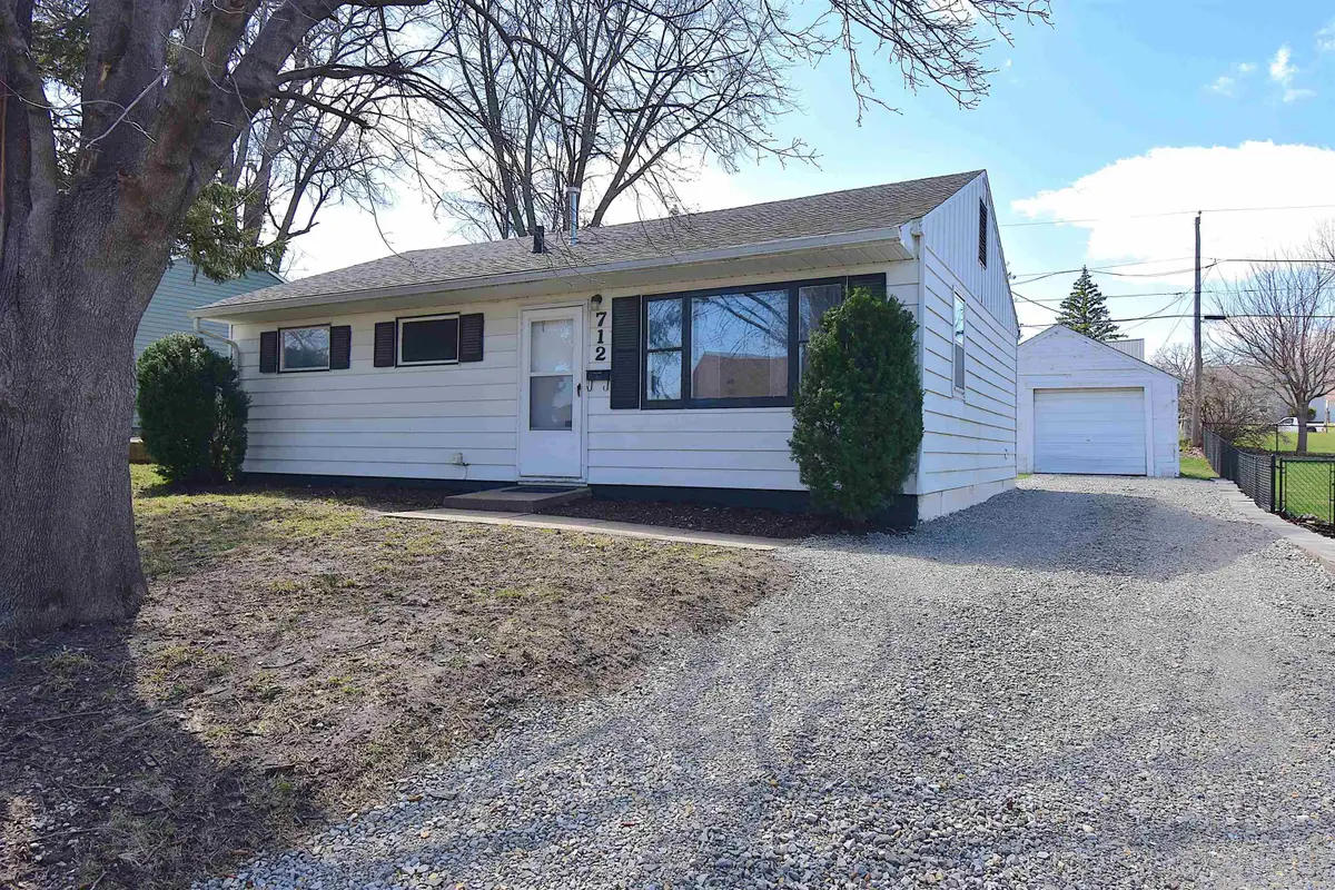 712 Maxwell Street, Waterloo, IA 50701 - #1