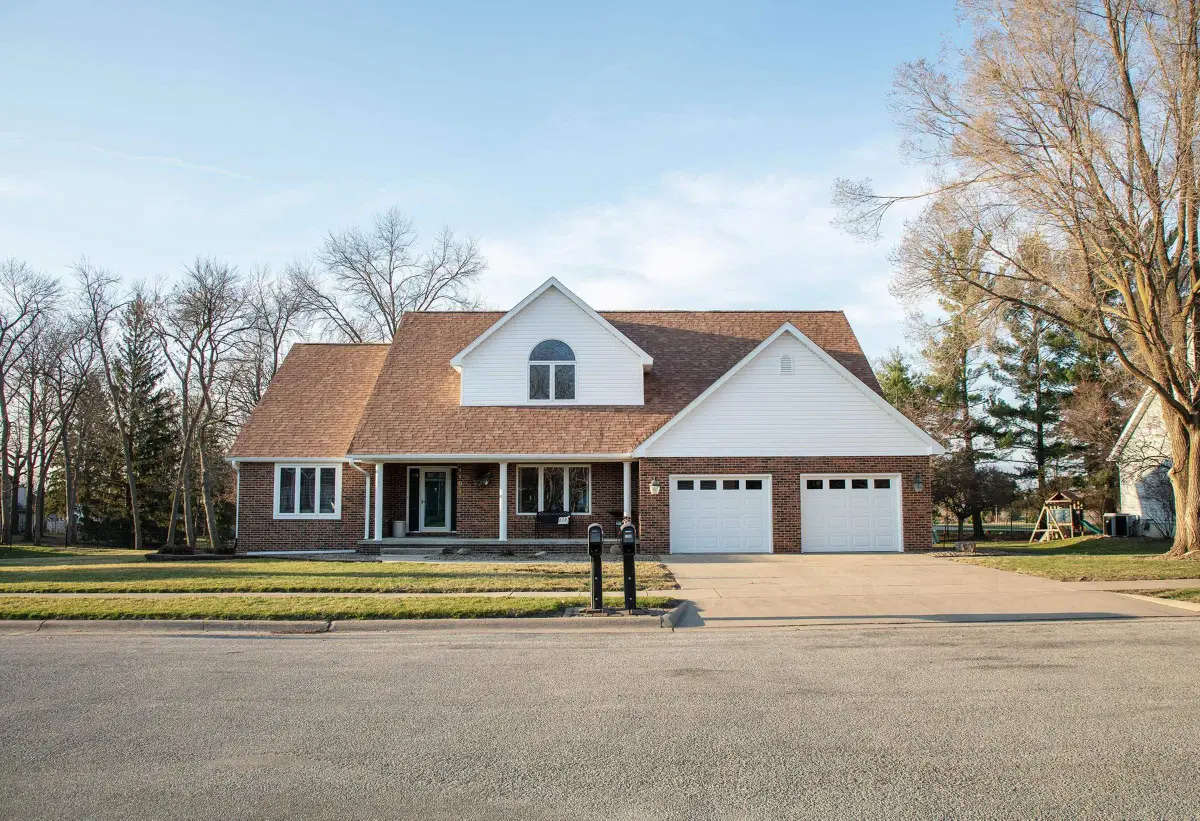 1103 Gateway Boulevard, Waverly, IA 50677 - #1