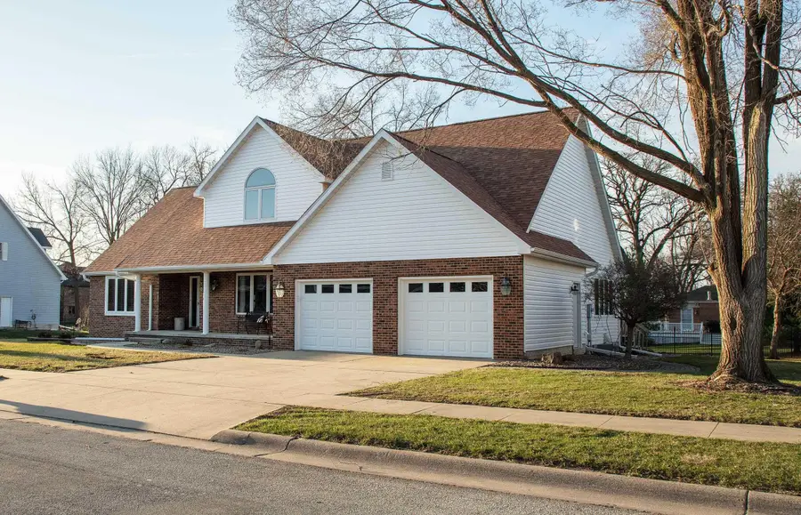 1103 Gateway Boulevard, Waverly, IA 50677 - #2