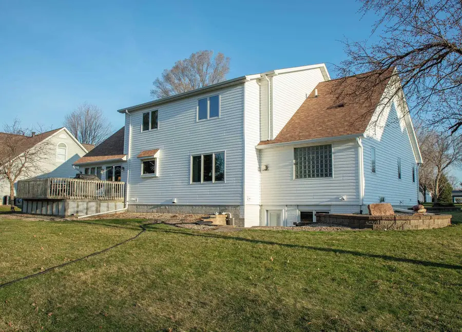 1103 Gateway Boulevard, Waverly, IA 50677 - #3