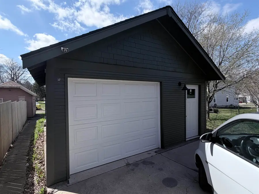 908 Grant Avenue, Waterloo, IA 50702 - #3