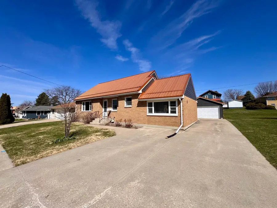 216 SE 1st Avenue, Waukon, IA 52172 - #2