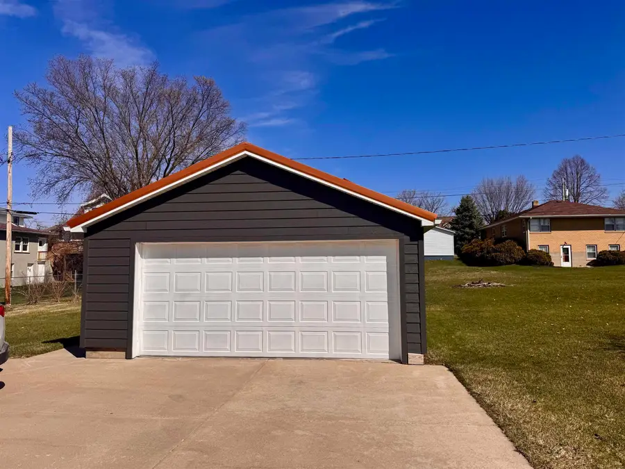 216 SE 1st Avenue, Waukon, IA 52172 - #3