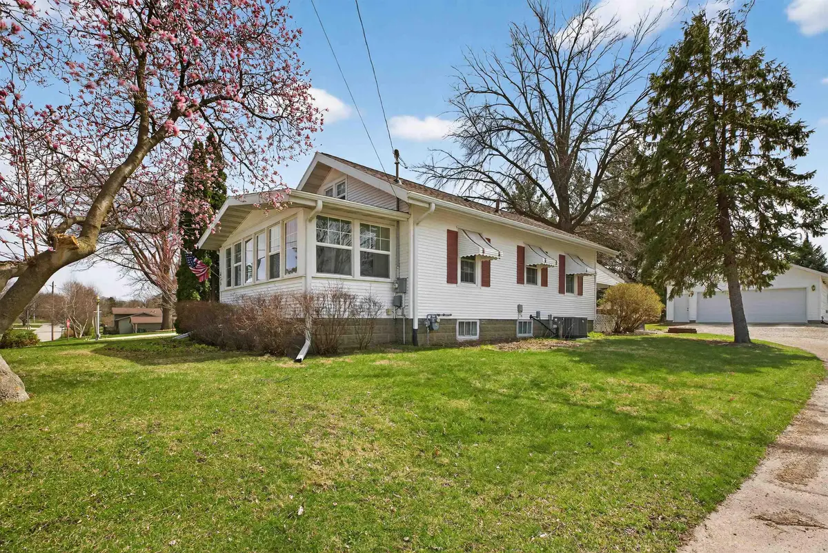 435 Martin Road, Waterloo, IA 50701 - #1