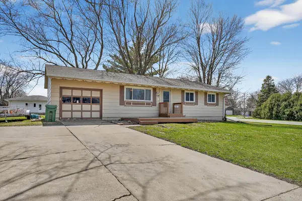 1109 Ridgewood Boulevard, Waverly, IA 50677