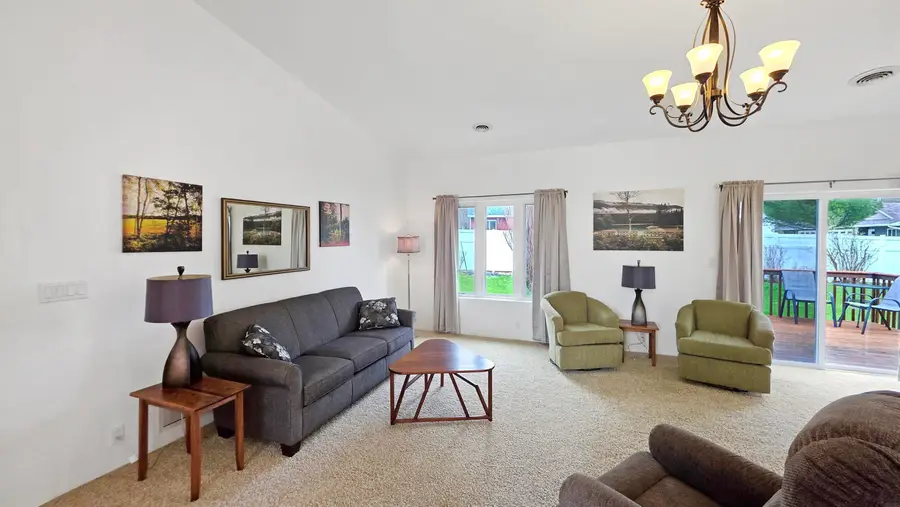 1809 W 18th Street #B, Cedar Falls, IA 50613 - #2