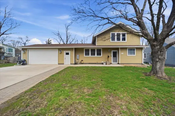 927 W 14th Street, Cedar Falls, IA 50613