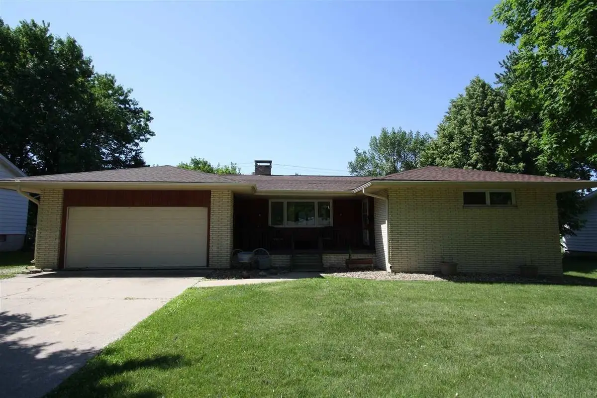 1008 1st St Ne, Oelwein, IA 50662 - #1